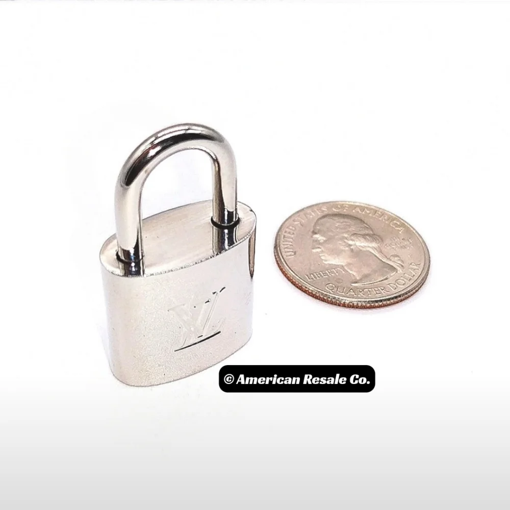 Authenticated Louis Vuitton #315 Silver Vintage PadLock Lock 2 Keys & Necklace - Picture 10 of 11